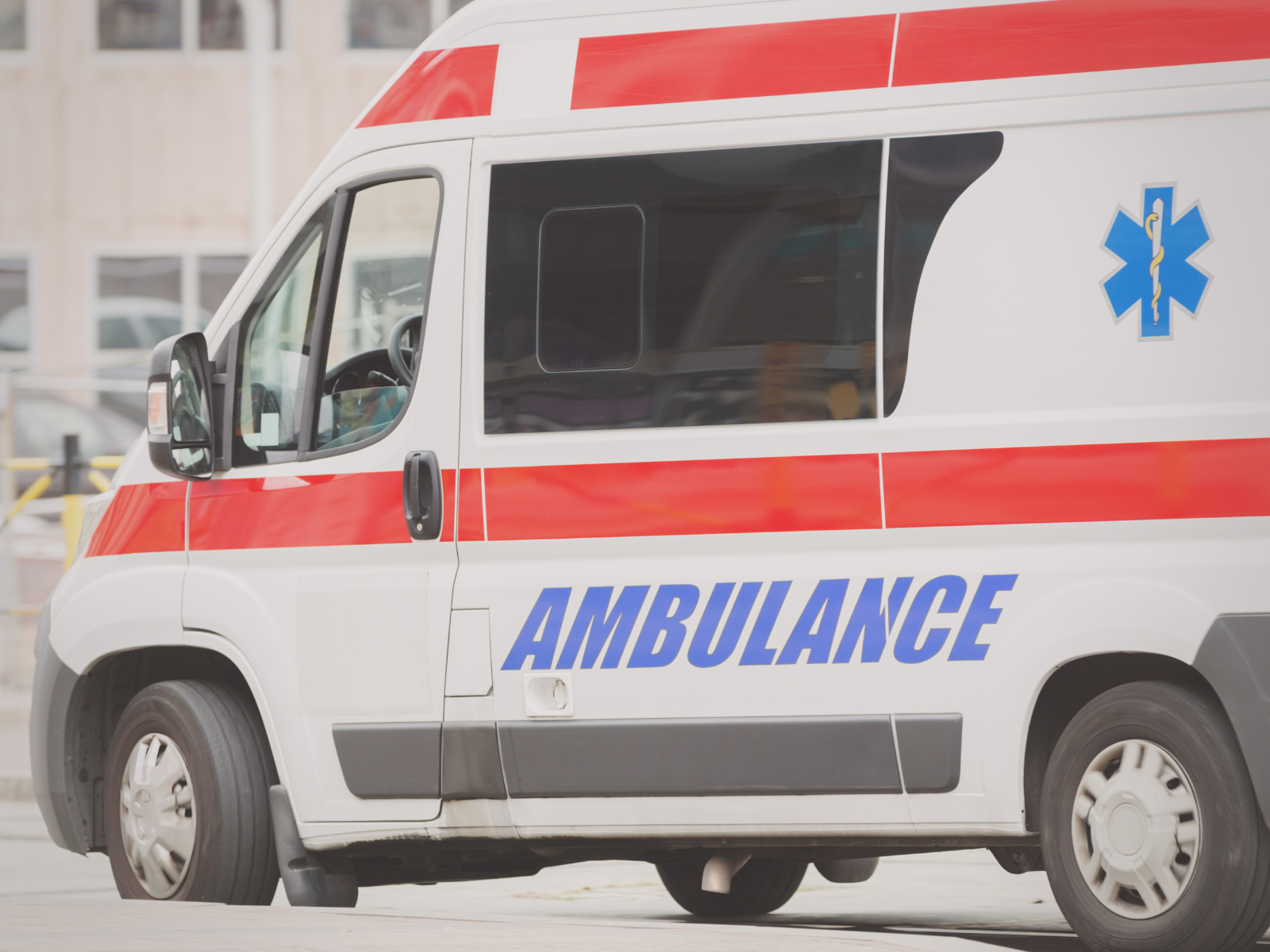 Tender for the purchase of specialized ambulance vehicles for emergency medical care.