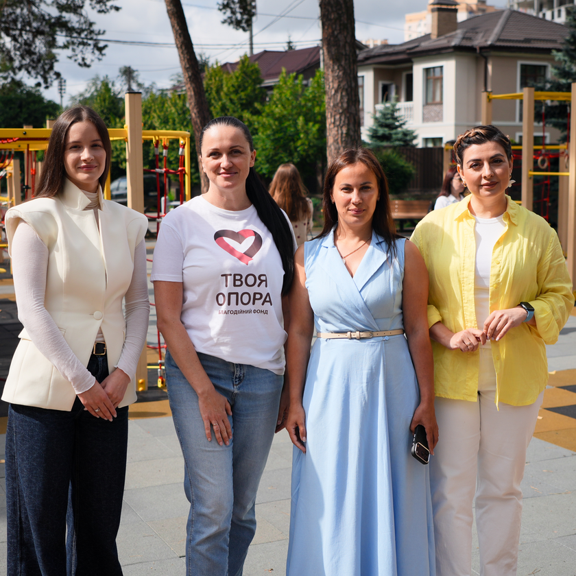 БФ ТВОЯ ОПОРА за підтримки партнерів офіційно відкрив у Бучі сучасний інклюзивний дитячий майданчик
